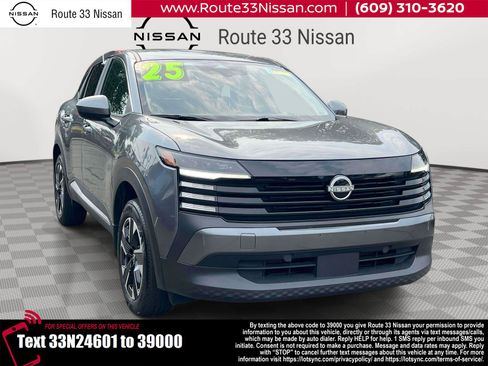 Used 2025 Nissan Kicks SV AWD/4WD image 1