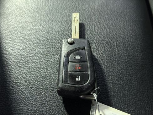 Used 2021 Toyota RAV4 LE FWD image 33