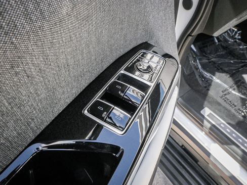 Used 2025 Cadillac Escalade Sport Platinum w/ LPO, ONYX Package AWD/4WD image 15