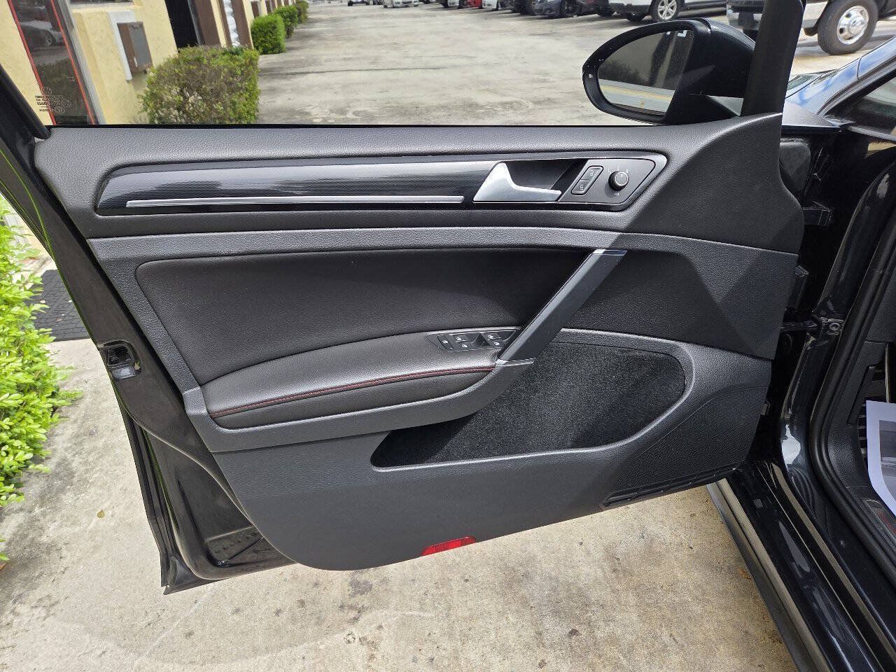 Used 2017 Volkswagen GTI SE FWD image 8