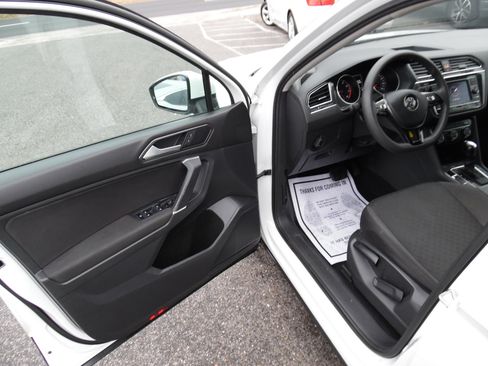 Used 2018 Volkswagen Tiguan S image 9