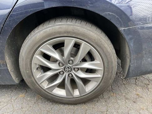 Used 2022 Toyota Avalon XLE w/ Moonroof Package image 8