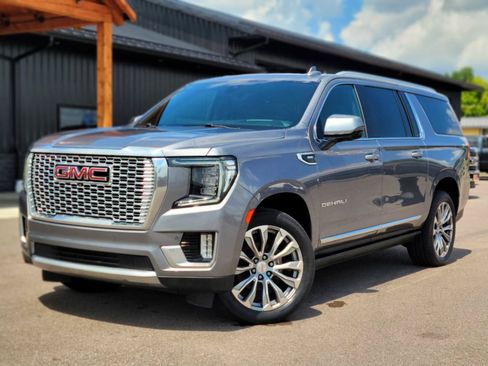 Used 2021 GMC Yukon XL Denali w/ Denali Premium Package AWD/4WD image 1