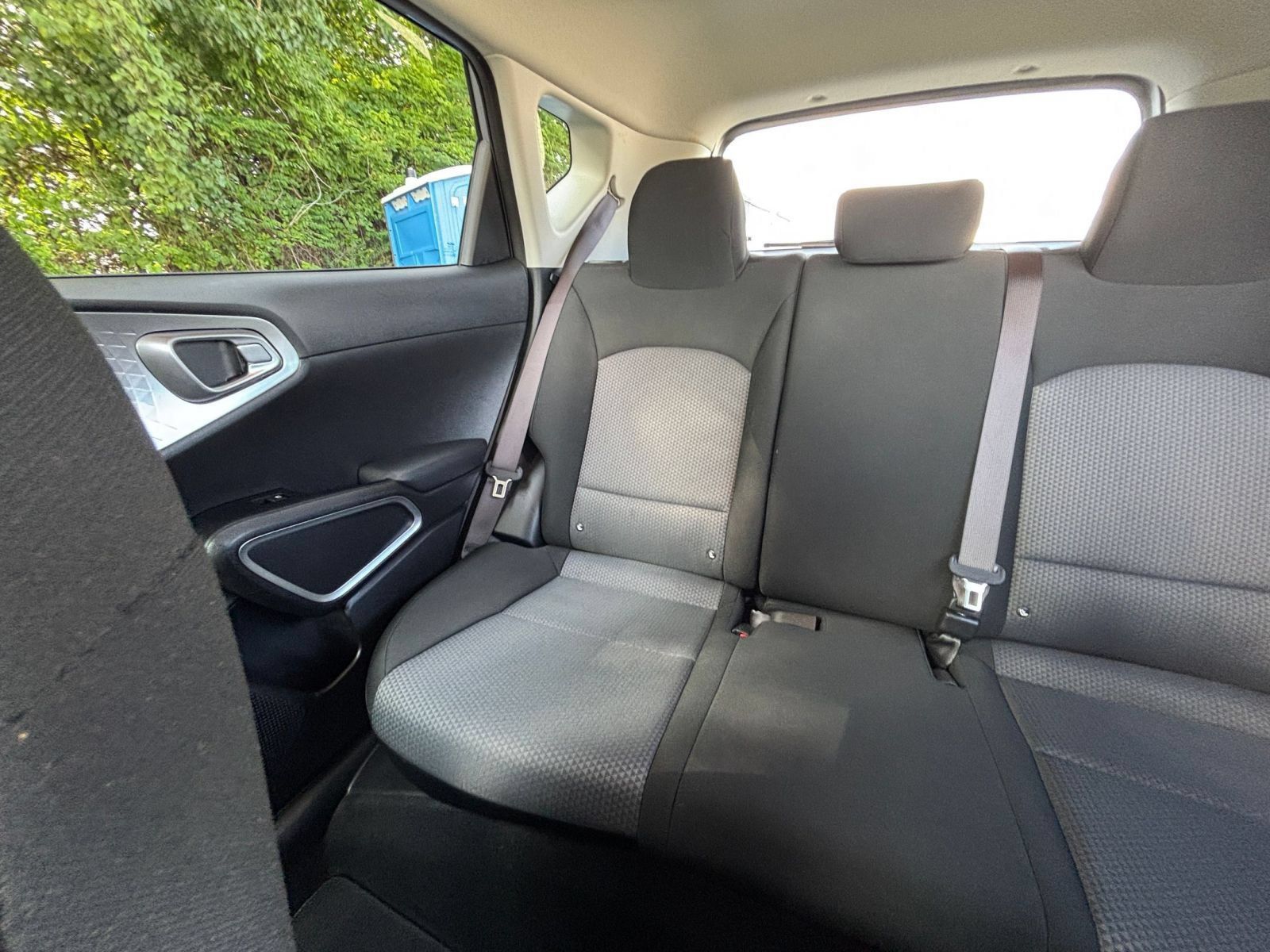 Used 2025 Kia Soul LX w/ LX Technology Package FWD image 36