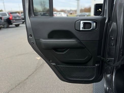 Used 2021 Jeep Gladiator Overland w/ Popular Equipment Package image 18