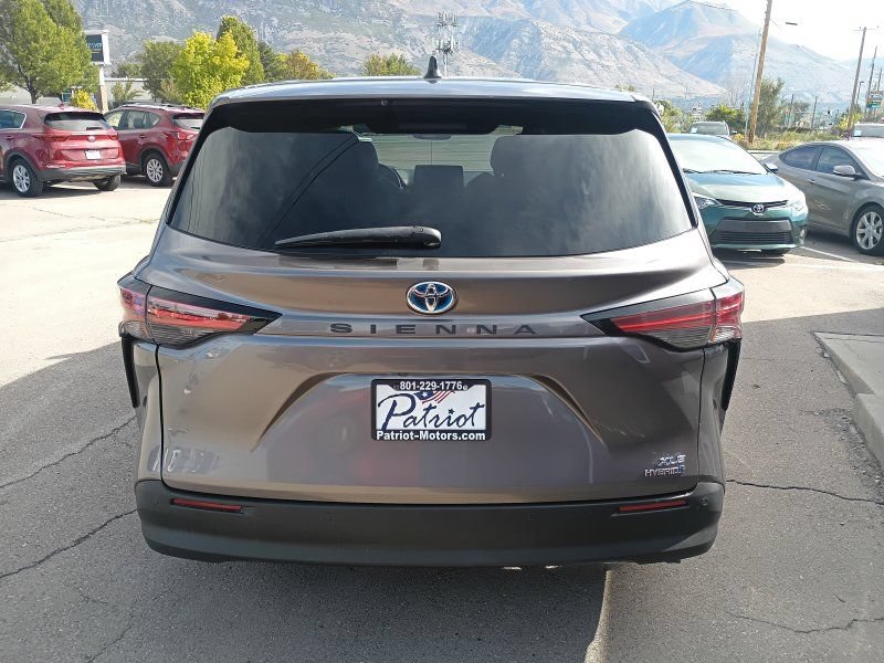Used 2021 Toyota Sienna XLE AWD/4WD image 4