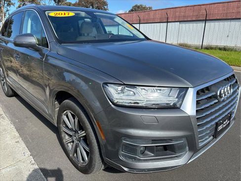 Used 2017 Audi Q7 3.0T Prestige image 2