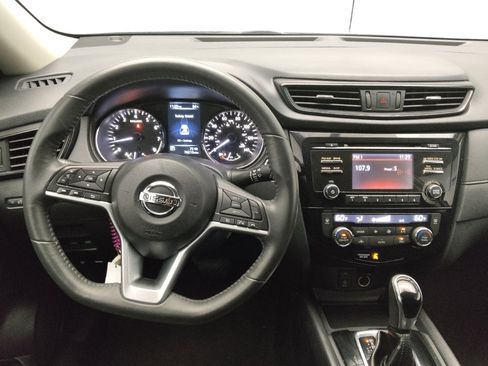 Used 2017 Nissan Rogue SV FWD image 22