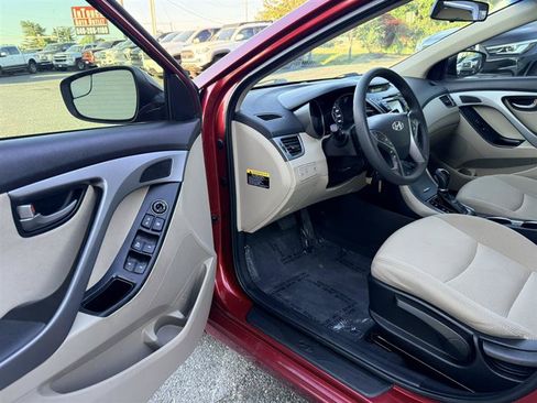 Used 2014 Hyundai Elantra SE w/ Option Group 02 FWD image 21