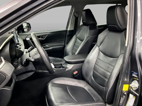 Used 2020 Toyota RAV4 XLE Premium FWD image 7