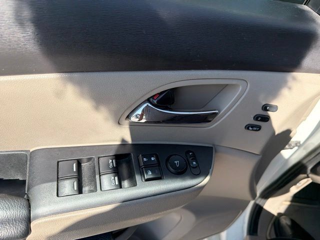 Used 2016 Honda Odyssey Touring Elite image 19