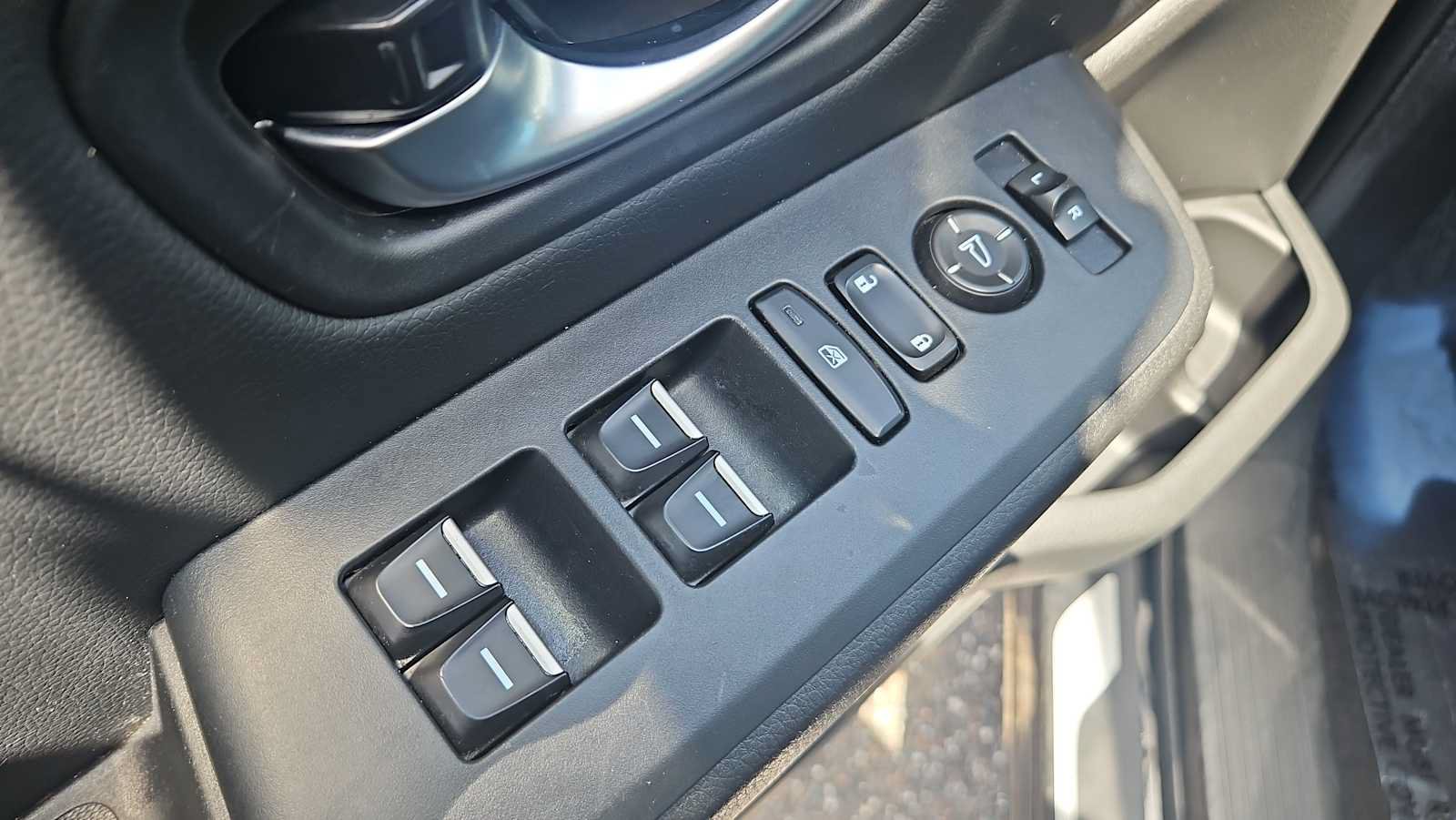 Used 2024 Honda Pilot Touring image 15
