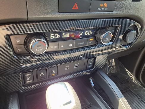 Used 2022 Nissan Frontier PRO-4X w/ Pro-4X Premium Package AWD/4WD image 10