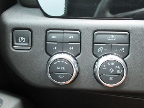 Used 2024 GMC Sierra 1500 Elevation w/ LPO, Elevation Black Package AWD/4WD image 19