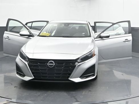 Used 2023 Nissan Altima 2.5 SV FWD image 55