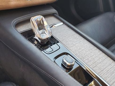 Used 2023 Volvo XC90 B6 Ultimate w/ Lounge Package image 34