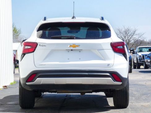 Used 2025 Chevrolet Trax LT image 4