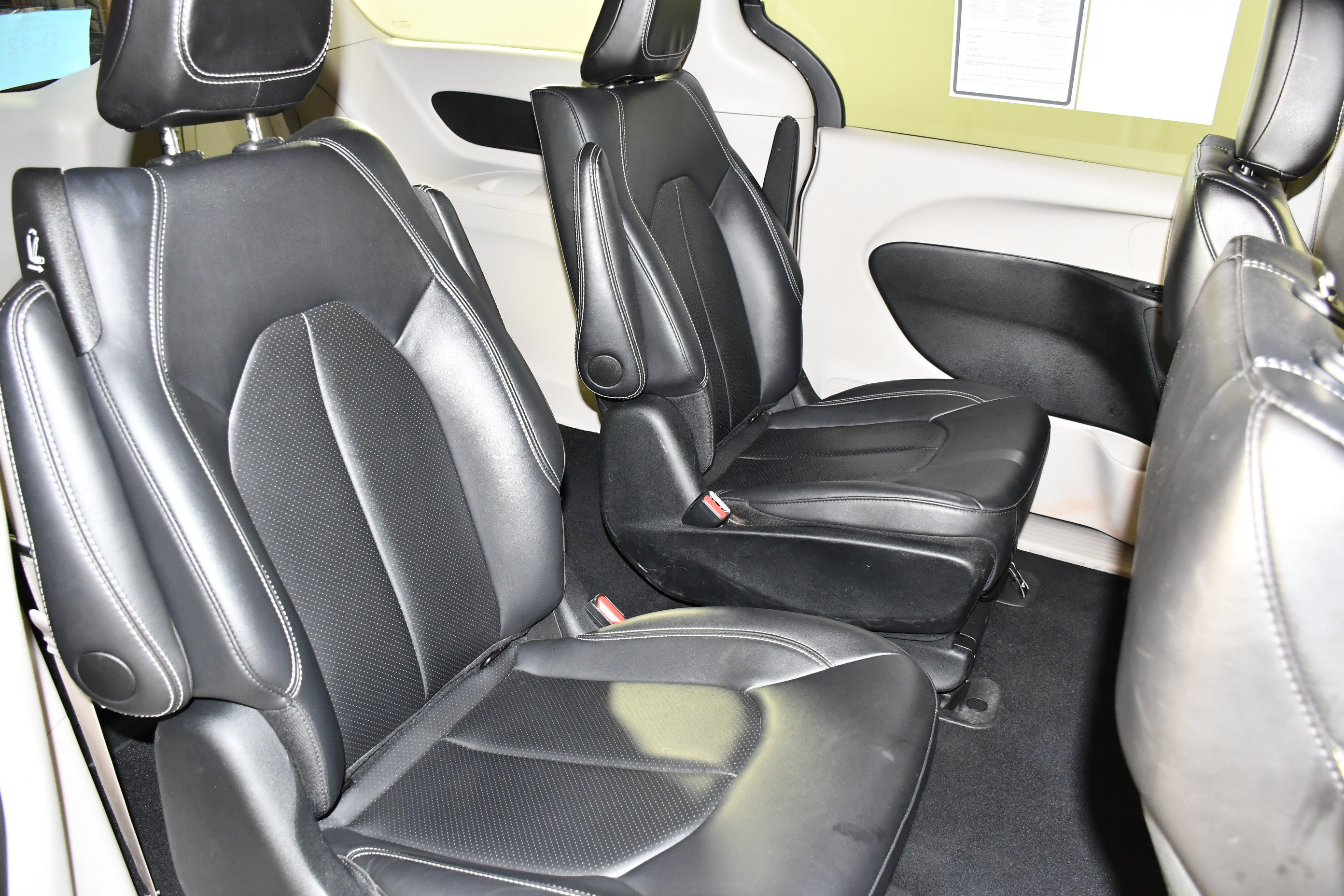 Used 2024 Chrysler Pacifica Limited FWD image 43