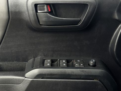 Used 2020 Toyota Tacoma SR w/ SR Convenience Package RWD image 21