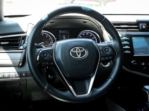 Used 2018 Toyota Camry SE w/ Convenience Package image 6