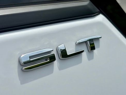 Used 2023 GMC Terrain SLT w/ Tech Package FWD image 15