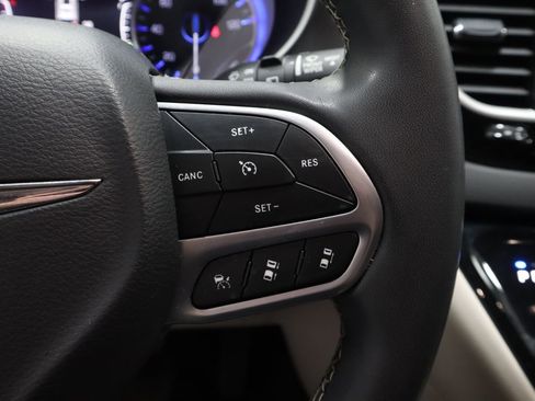 Used 2022 Chrysler Pacifica Touring-L FWD image 29