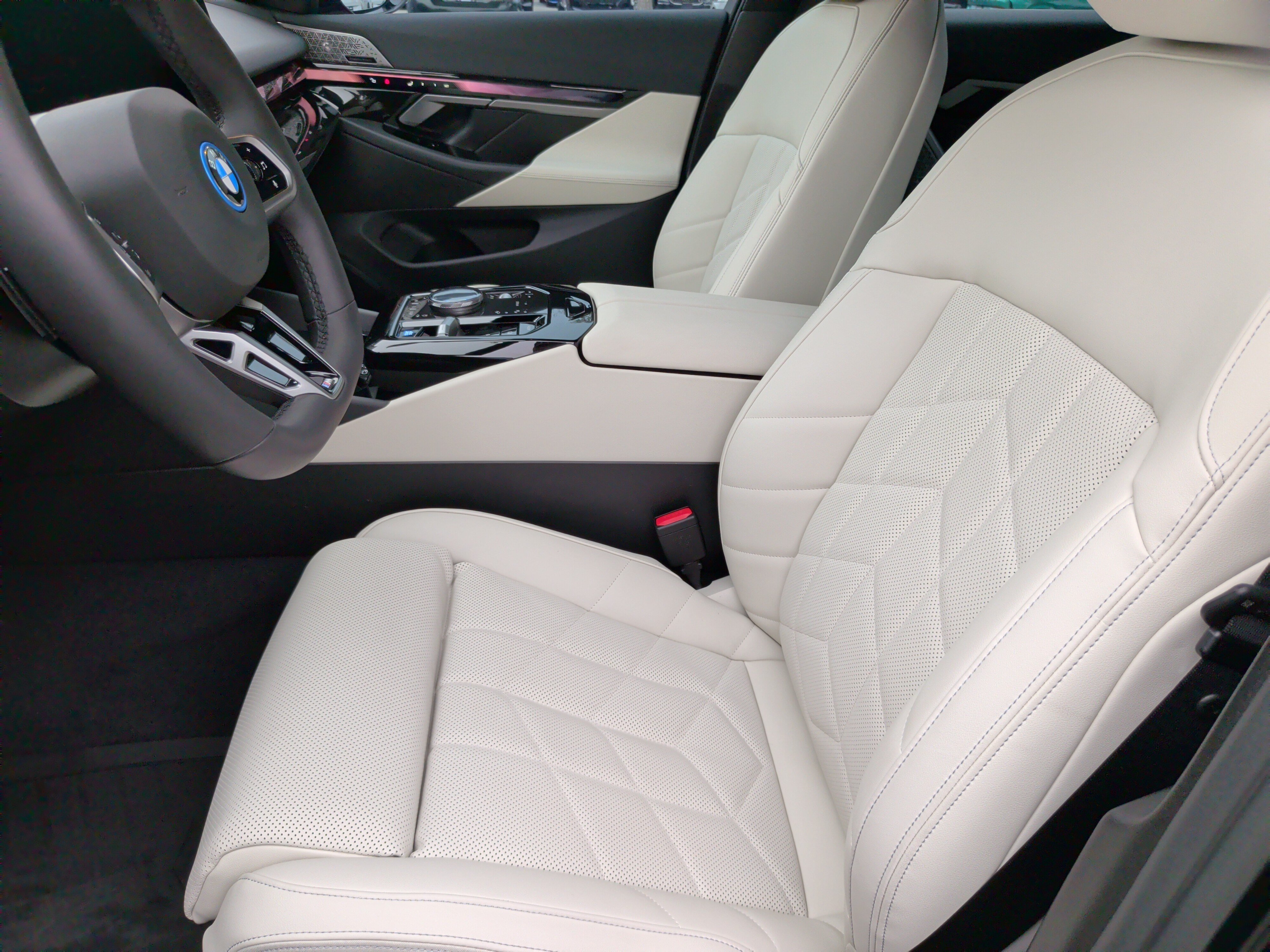 Certified 2026 BMW i5 eDrive40 w/ M Sport Package RWD image 28