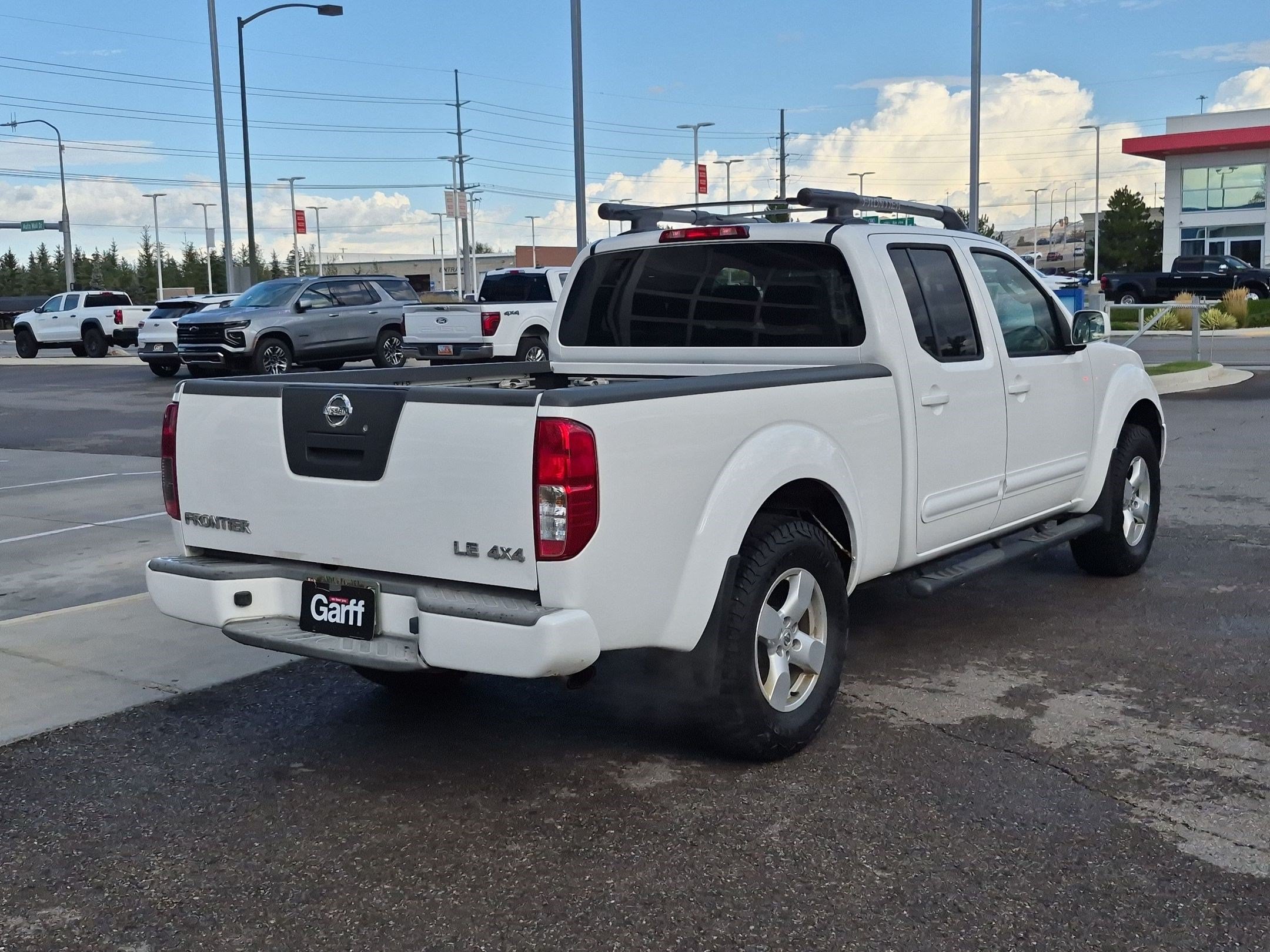 Used 2007 Nissan Frontier LE w/ Leather Pkg AWD/4WD image 3