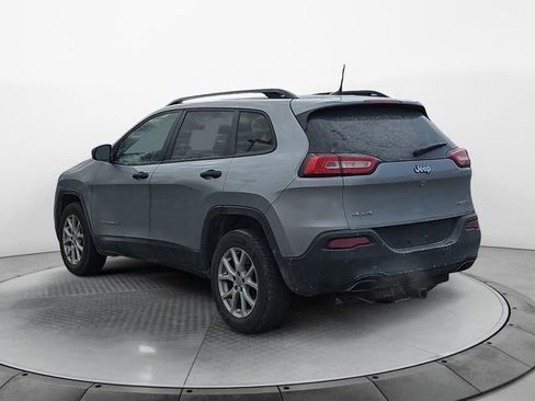 Used 2016 Jeep Cherokee Sport image 3