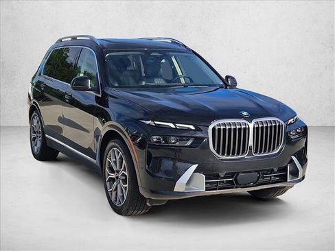 Used 2023 BMW X7 xDrive40i AWD/4WD image 3