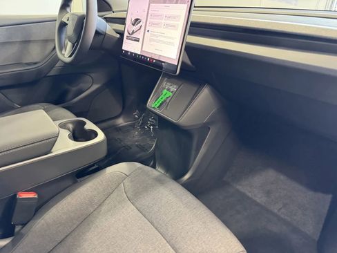 Used 2026 Tesla Model Y Long Range image 6