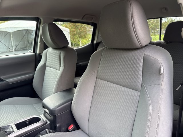 Used 2021 Toyota Tacoma SR5 AWD/4WD image 16