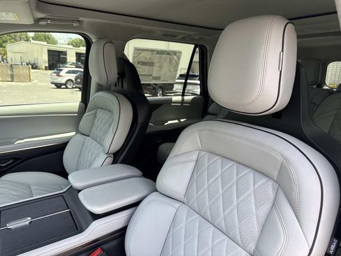 New 2026 Lincoln Navigator L Black Label AWD/4WD image 20