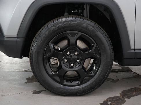 Used 2023 Jeep Compass Trailhawk w/ Trailhawk Convenience Group AWD/4WD image 28