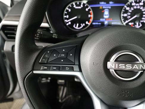 Used 2025 Nissan Altima 2.5 SV FWD image 36