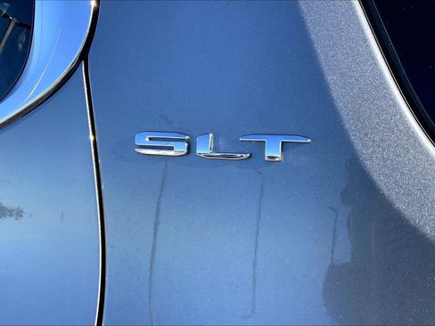 Used 2021 GMC Acadia SLT image 9