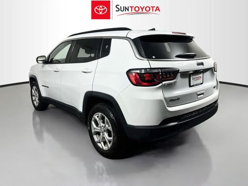 Used 2024 Jeep Compass Latitude AWD/4WD image 6