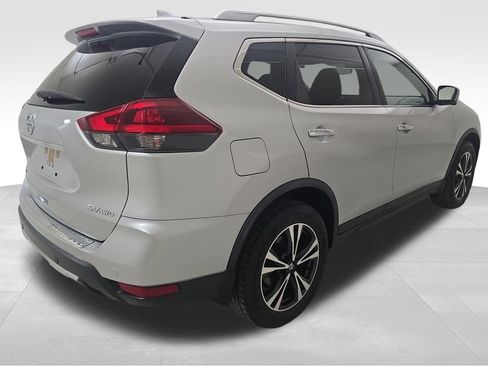 Used 2019 Nissan Rogue SV w/ Premium Package AWD/4WD image 9