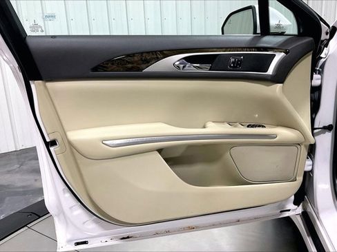 Used 2013 Lincoln MKZ image 23