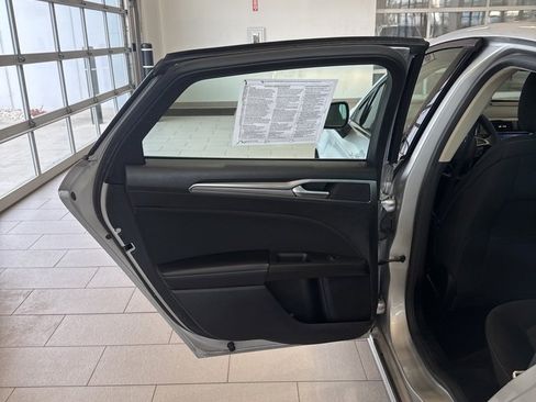 Used 2019 Ford Fusion SE image 27