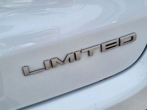 Certified 2025 Jeep Compass Limited image 8