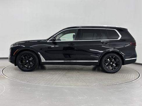 Used 2025 BMW X7 xDrive40i w/ Premium Package image 2