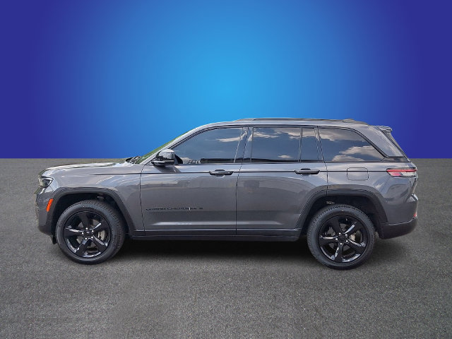 Used 2023 Jeep Grand Cherokee Altitude AWD/4WD image 7