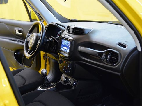 Used 2018 Jeep Renegade Altitude image 28