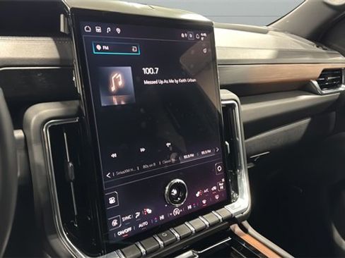 Used 2025 GMC Yukon XL Denali image 16