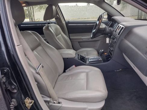 Used 2005 Chrysler 300 Touring image 12
