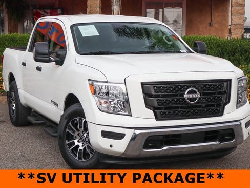 Used 2023 Nissan Titan SV w/ SV Convenience Package image 2