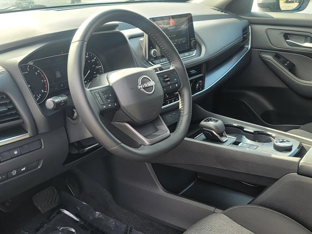 Used 2026 Nissan Rogue SV AWD/4WD image 13