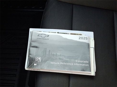 Used 2025 Chevrolet Colorado Z71 w/ Technology Package image 27