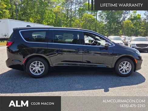New 2026 Chrysler Pacifica Select FWD image 14